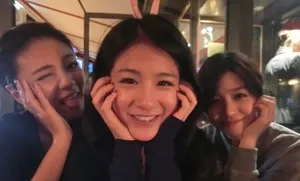 安以轩微博秀庆生照 好姐妹陈乔恩送香吻_5