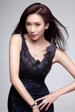 林志玲蕾丝抹胸长裙迷人写真图片_5