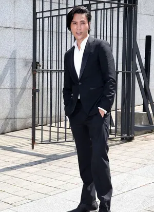 巴黎男装周五大男神 周渝民陈坤绅士坐镇