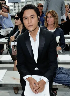 巴黎男装周五大男神 周渝民陈坤绅士坐镇_7