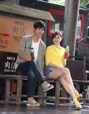 陈妍希周渝民代言活动 俊男美女组合抢眼_2