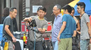 单身男女2探班 周渝民亲昵打高圆圆屁股