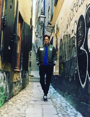 郑元畅帅气街拍写真高清图片_2