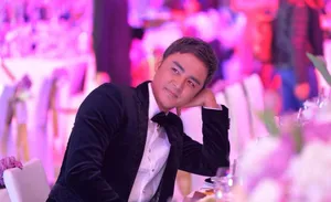 明道现身时尚活动 与古力娜扎亲密合影_2
