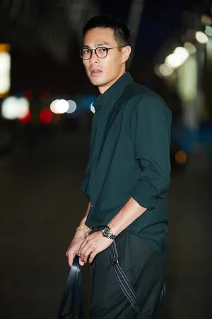 杨祐宁机场街拍图片：行走的型男穿衣教科书_3
