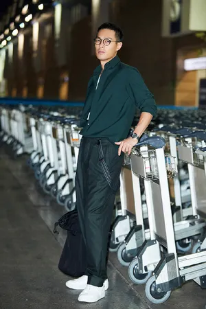 杨祐宁机场街拍图片：行走的型男穿衣教科书_4