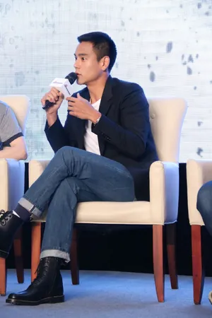 彭于晏西装帅气高清活动图片_6