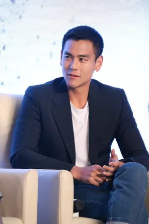 彭于晏西装帅气高清活动图片_8