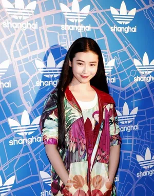 张辛苑潮装现身 与林俊杰亲密合影图片
