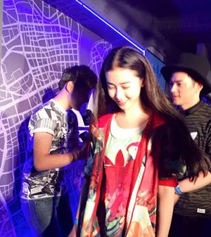 张辛苑潮装现身 与林俊杰亲密合影图片_6