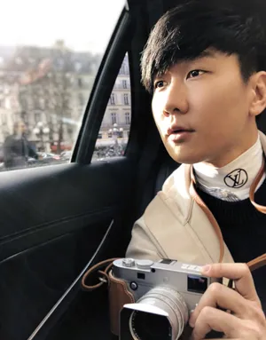 林俊杰时尚男装周现场合影图片