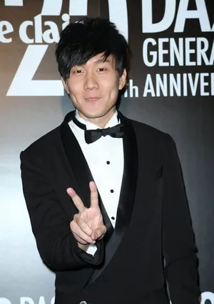 林俊杰西装绅士献唱 自曝已一年未接吻_2