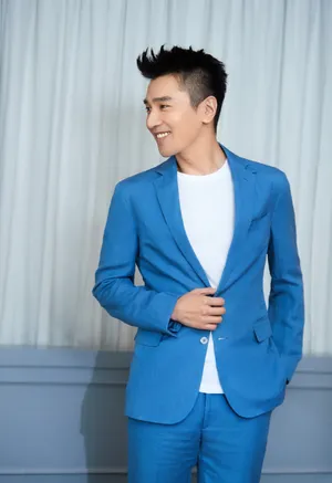 赵又廷图片 赵又廷蓝色西服帅气图片_6