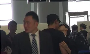 明星网独家记录高圆圆赵又廷忘情热吻甜蜜瞬间_1