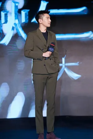 赵又廷发布会现场高清帅气图片_5