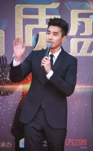 赵又廷最新活动图片：赵又廷夜华是双眼皮还是单眼皮呢？_4