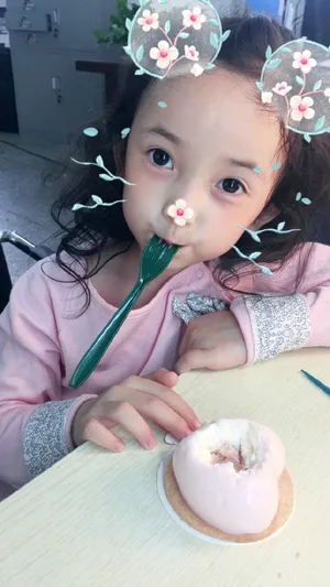 《深夜食堂》赵又廷女儿乐乐马千壹呆萌图片_2