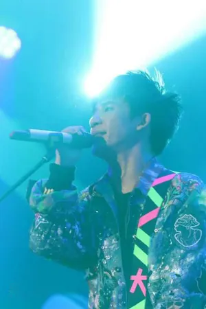 大张伟演唱会现场帅气图片_4