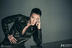 王阳明曝时尚写真 熟男魅力尽展无疑_5