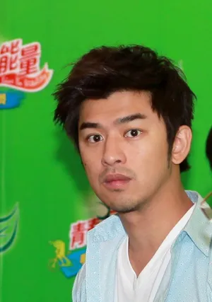 陈柏霖倡导正能量 骑单车练六块腹肌_2