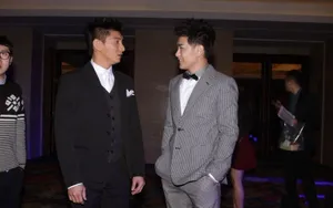 林志颖吴奇隆帅气亮相 亲密热聊破不和传闻