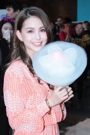 昆凌出席品牌活动图片 周杰伦老婆图片
