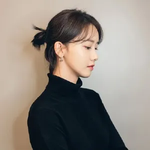 林允儿高领衫短发优雅知性美照图片_6