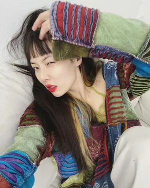 泫雅毛衣美肩眼神魅惑撩人美照图片_6
