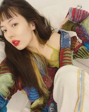 泫雅毛衣美肩眼神魅惑撩人美照图片_8