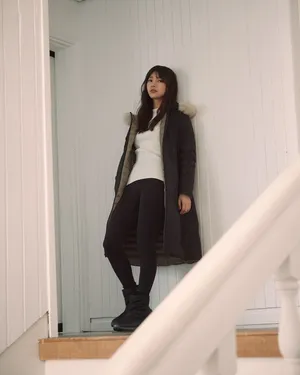 裴秀智冬装羽绒服画报写真图片_3