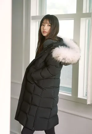 裴秀智冬装羽绒服画报写真图片_7