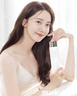 林允儿粉嫩纱裙笑容纯美写真图片
