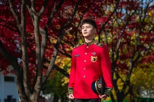 BTOB陆星材军乐队制服军营照图片第1张
