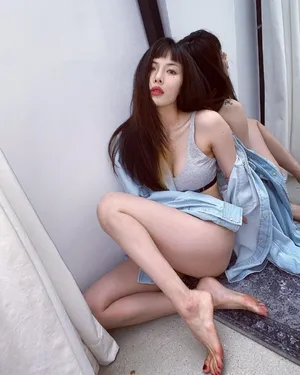 泫雅性感妩媚迷人身材美照图片_2