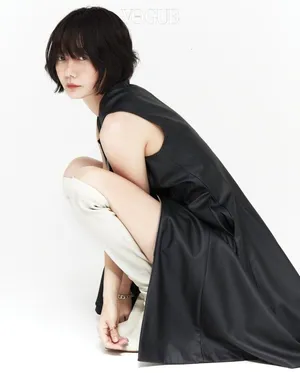 裴斗娜短发简约风画报写真图片_7