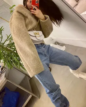 泫雅露肩毛衣可爱性感美照图片_5