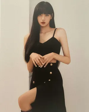 Lisa黑色吊带性感写真图片_2