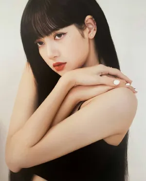 Lisa黑色吊带性感写真图片_4