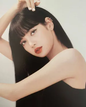 Lisa黑色吊带性感写真图片_7