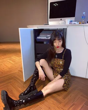 泫雅豹纹吊带裙性感撩人美照图片_3