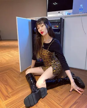 泫雅豹纹吊带裙性感撩人美照图片_7