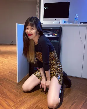 泫雅豹纹吊带裙性感撩人美照图片_8