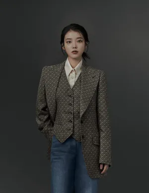 IU李知恩百变风格性感写真图片