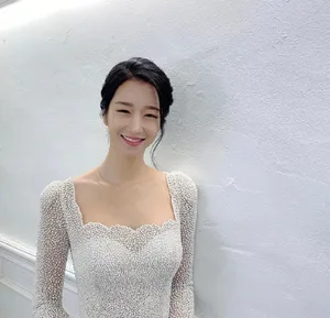 徐睿知珍珠裙优雅写真图片_7