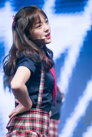 性感美女金世正制服诱惑图片第1张