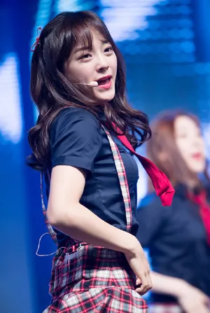 性感美女金世正制服诱惑图片_4