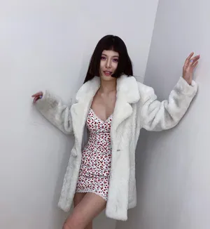 泫雅公主切低胸性感妩媚美照图片