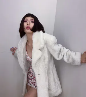 泫雅公主切低胸性感妩媚美照图片