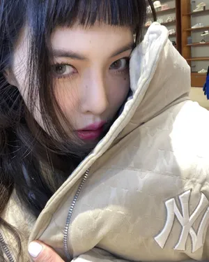 泫雅公主切粉色唇膏可爱自拍图片