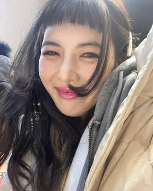 泫雅公主切粉色唇膏可爱自拍图片_5